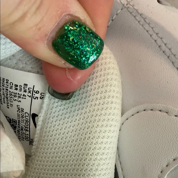 Classic White Nike Women's Leather Sneakers - Picture 7 of 8